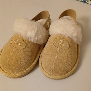 BearPaw Cream Suede Slippers with Plush Lining Little Kids Sz 6